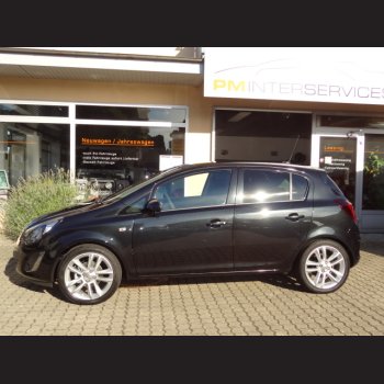 Opel Corsa (schwarz)