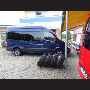 Mercedes Sprinter (blau)